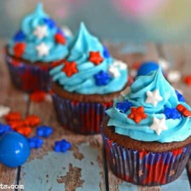 red-blue-white-star-cupcakes