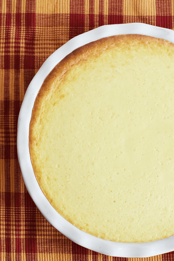 crustless cheesecake inside a pie dish