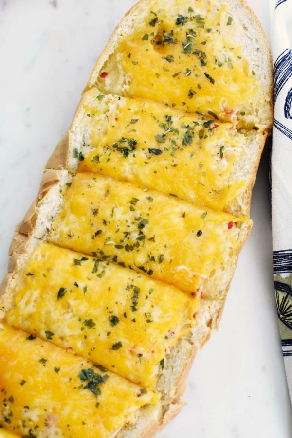 Italian Dressing Garlic Bread with Cheese - Sizzling Eats